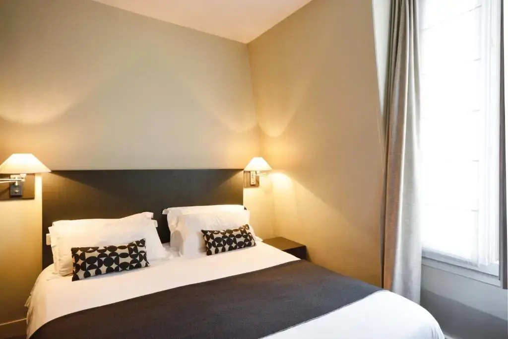 Deluxe Double room (full double bed)