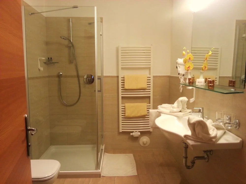 Standard Double room with balcony (full double bed)