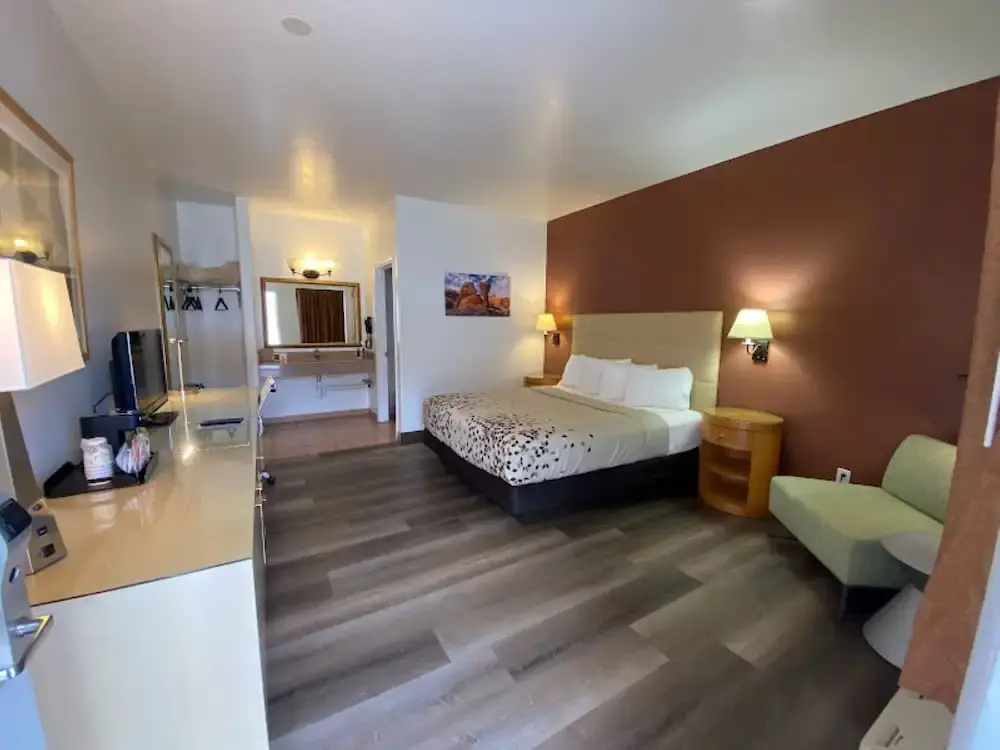 Deluxe Double room (full double bed)