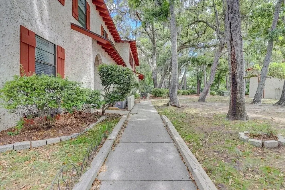 Renovated 2BR Hilton Head Home Walk to Shops