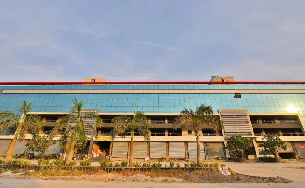 Hotel Day Night Stay By OYO Rooms
