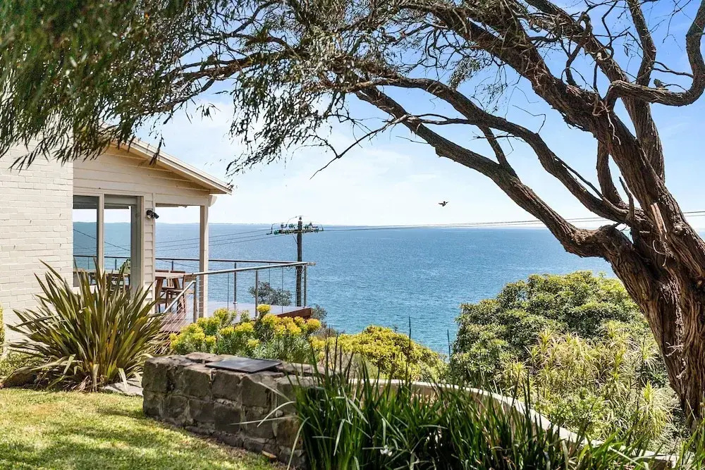 Clifftop Coastal Sanctuary With Panoramic Views