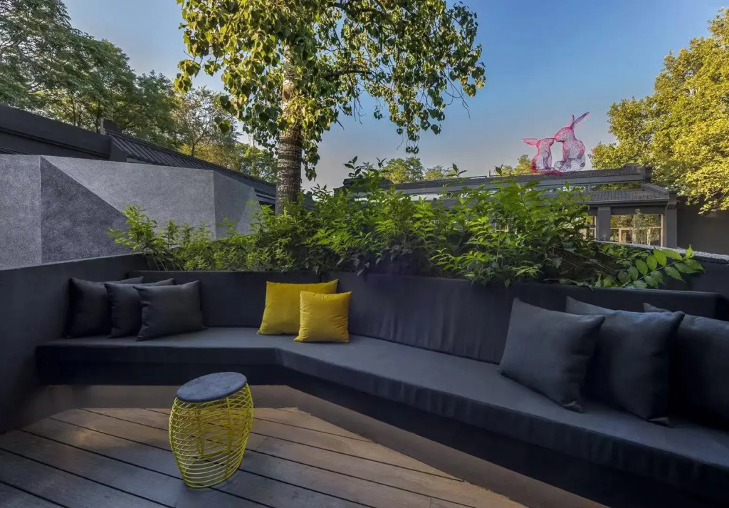 Double Suite with balcony (full double bed)
