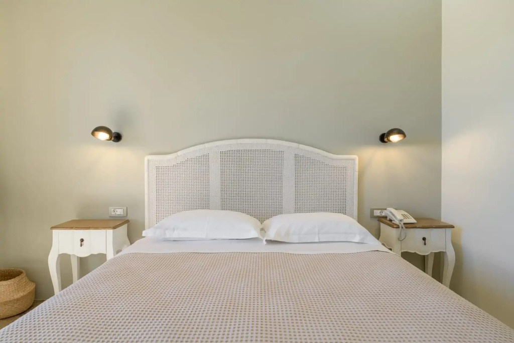 Double room with Olive Grove view (full double bed)