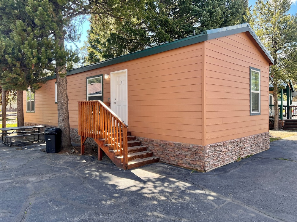 Pioneer Motel