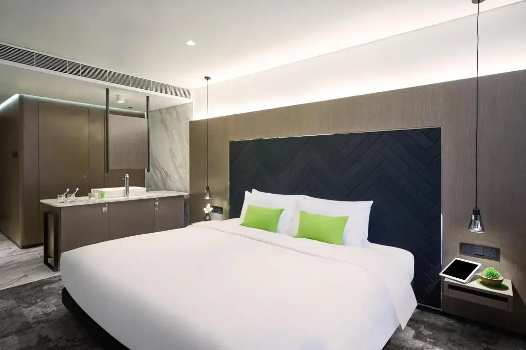 Grand Double room (full double bed)