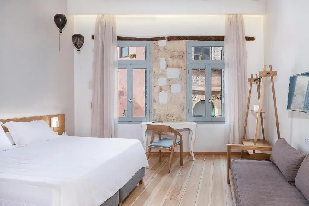 Superior Double room with city view (full double bed)