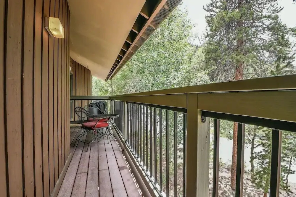 1014 Wild Irishman 2 Bedroom Condo by Redawning