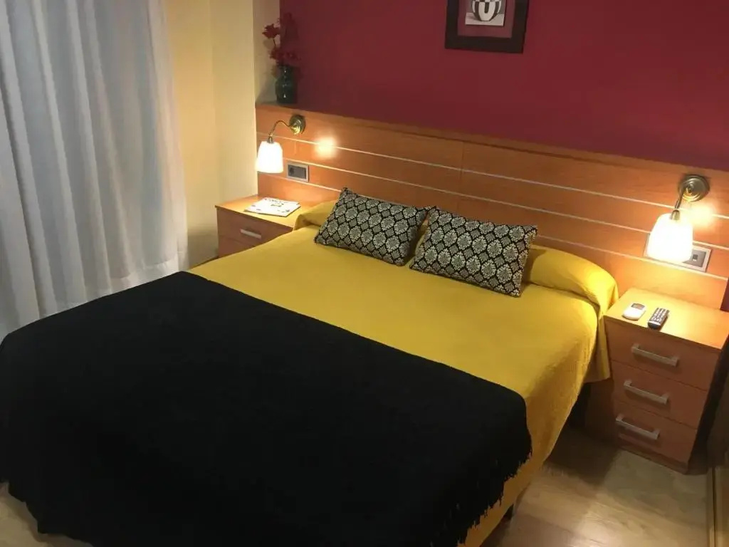 Standard Double room with balcony (full double bed)