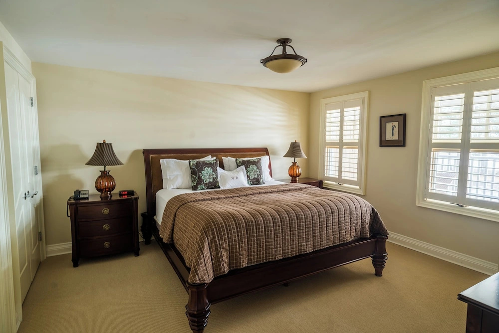 Executive Double Suite with balcony (full double bed)