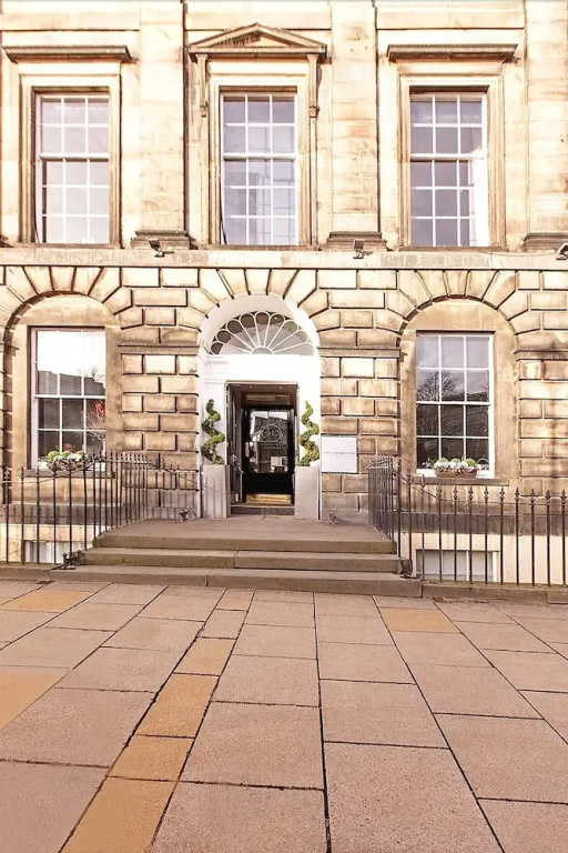 Rooms & Suites Picardy Place