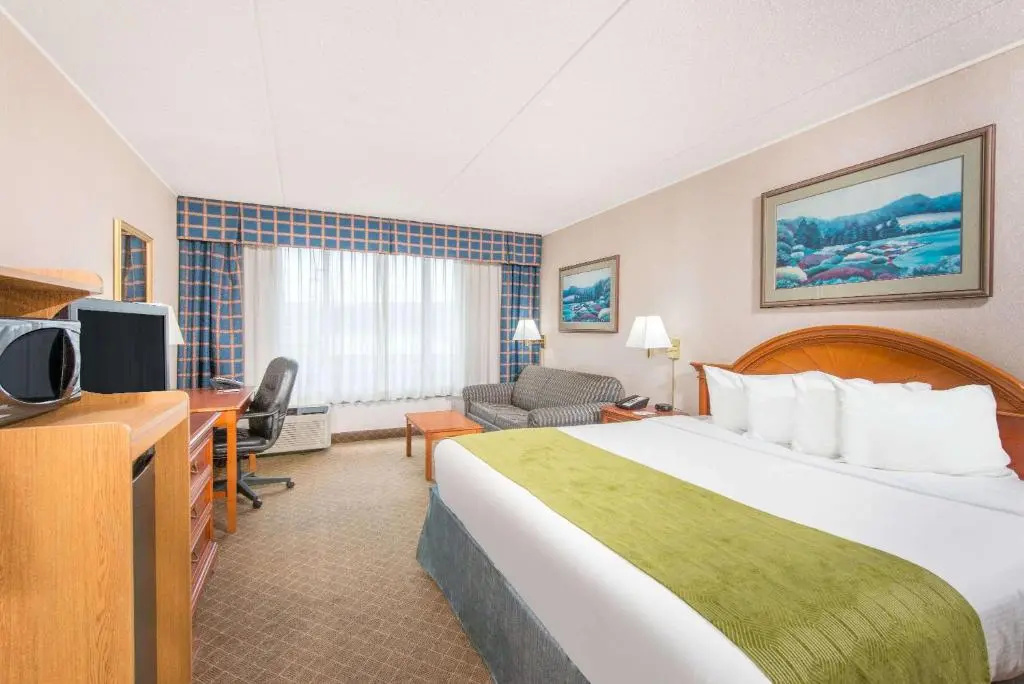 Ramada by Wyndham Cumberland Downtown - Chambres