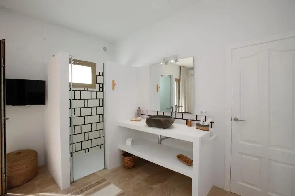Superior Double room (full double bed)