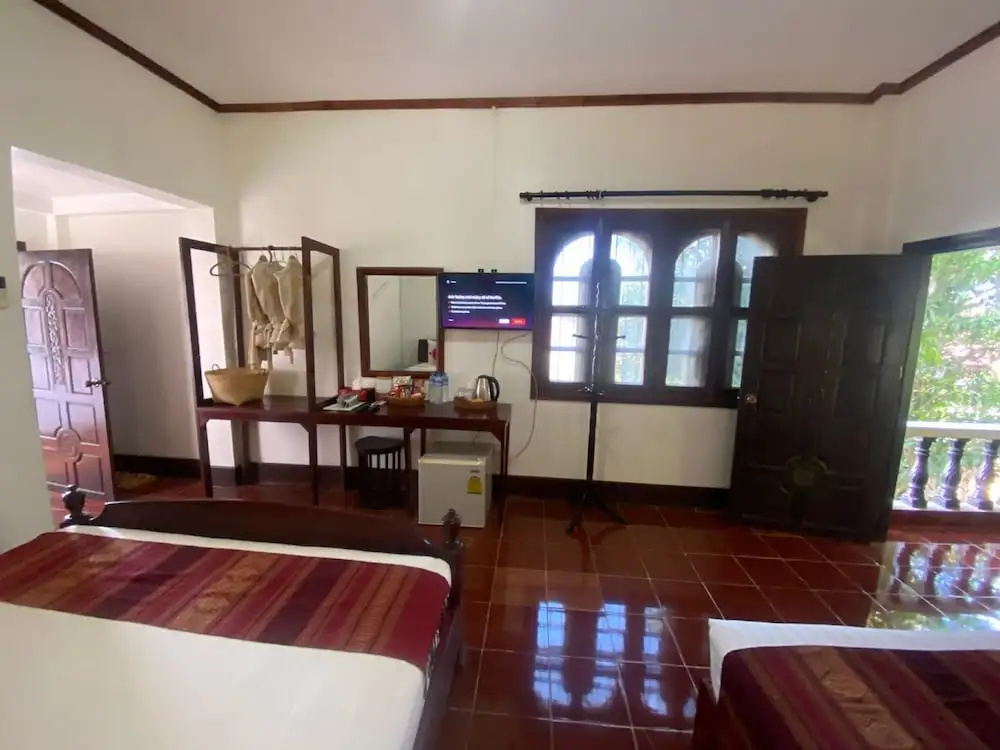 Standard Family room with garden view