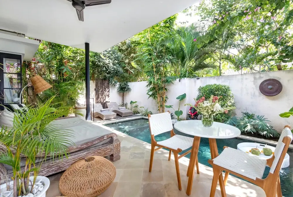 Villa Lora by Villa Finder