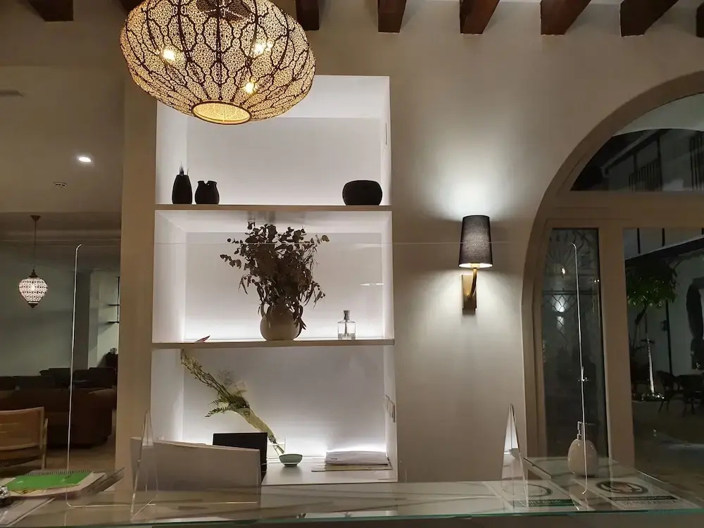 Lobby & Reception