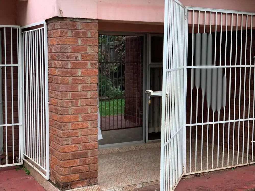 4 Bed Gated House-sleeps 8-private Parking