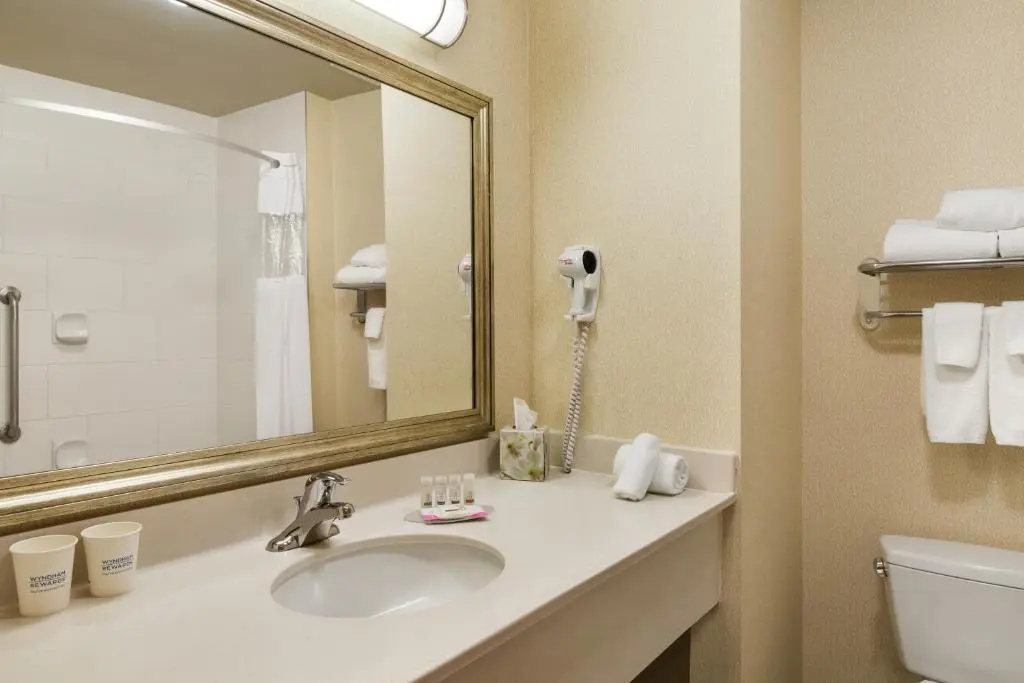 Days Inn & Suites by Wyndham Edmonton Airport - Chambres