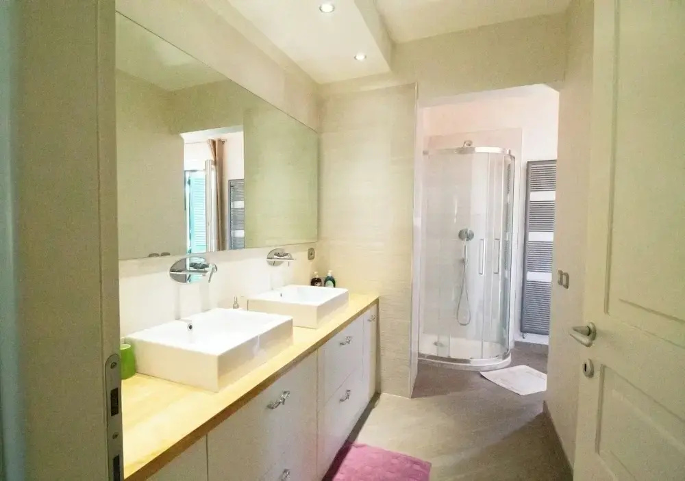 1 Bedroom Comfort Double room with balcony (full double bed)