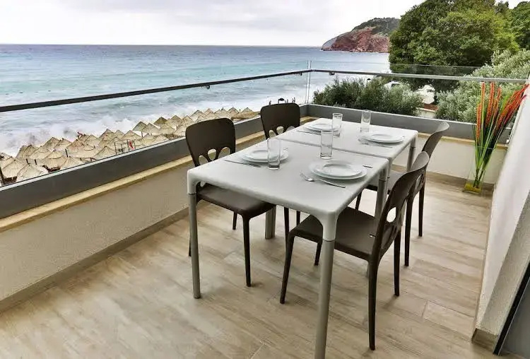 Balcony & Terrace
