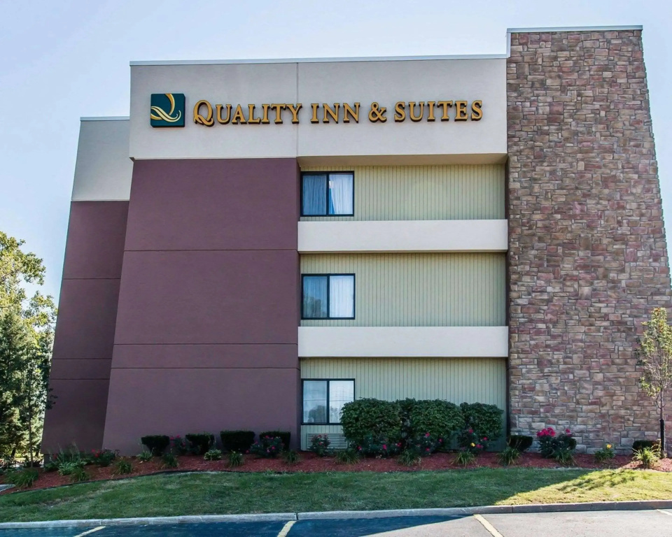 Quality Inn & Suites Warren - Detroit - фото 1