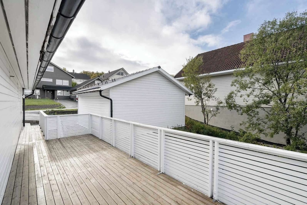 Lovely 4 Bedroom House With the View of Aurora