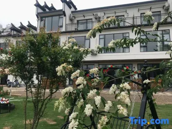 Peach Huatan Cuifengzhai Homestay, Luxian County