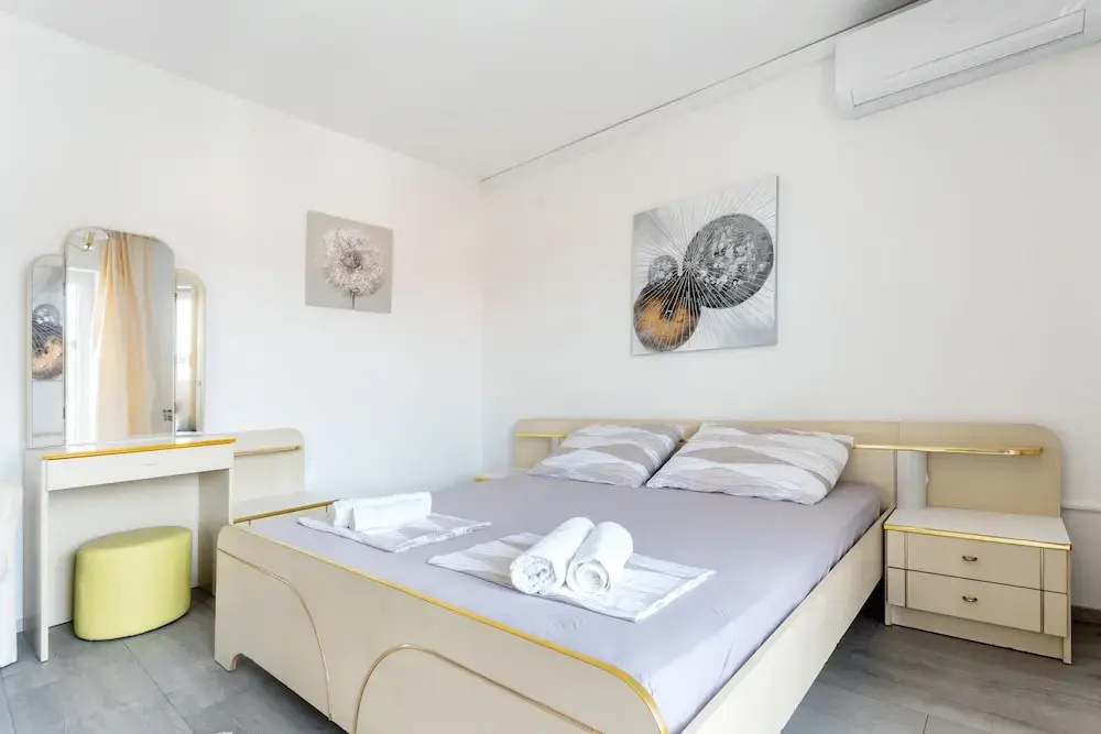 2 Bedrooms Comfort Apartment with balcony and with sea view