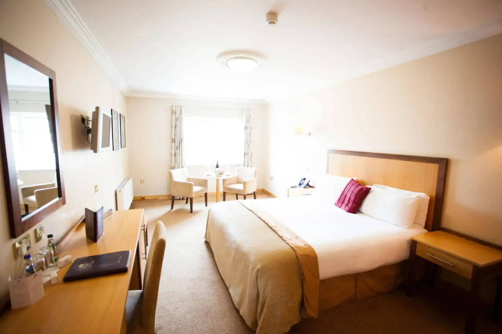 Ashdown Park Hotel - фото 6