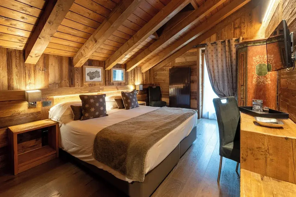 Luxury Double room with balcony (full double bed)
