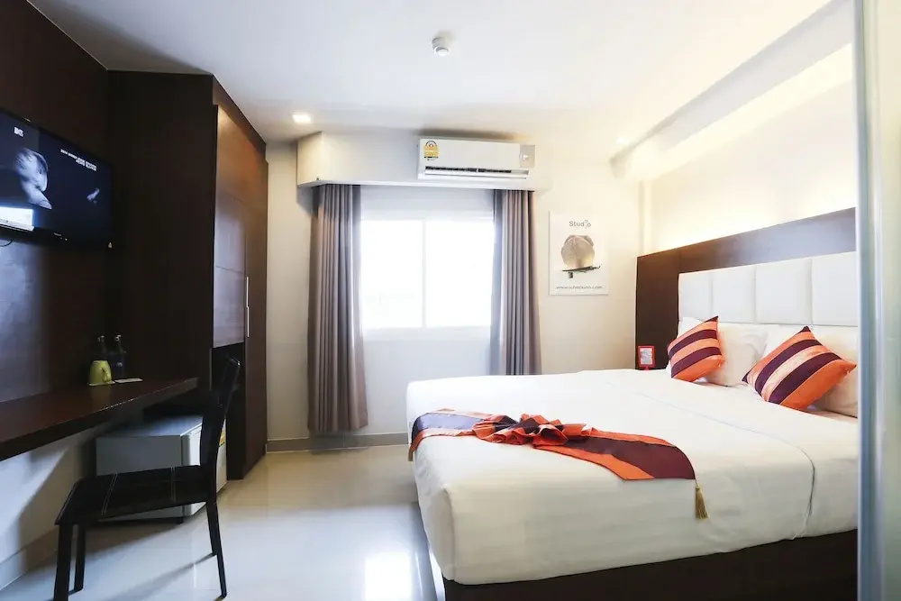 Deluxe Double room (full double bed)