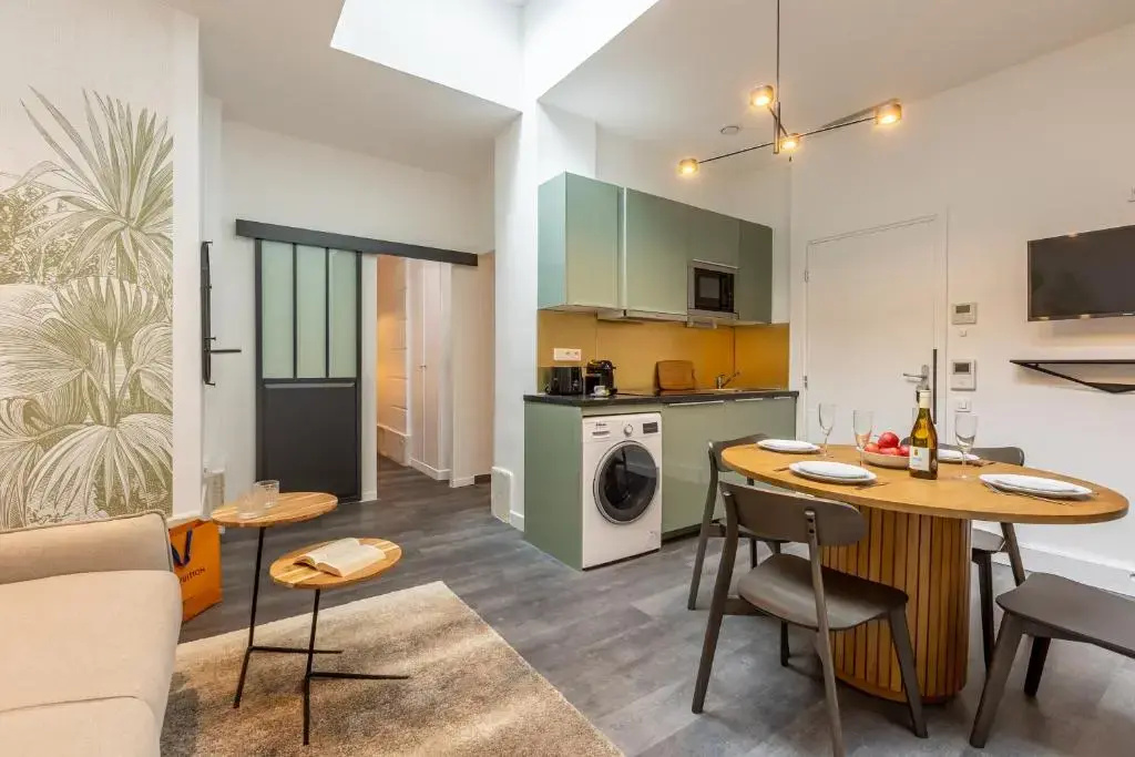 2 Bedrooms Apartment