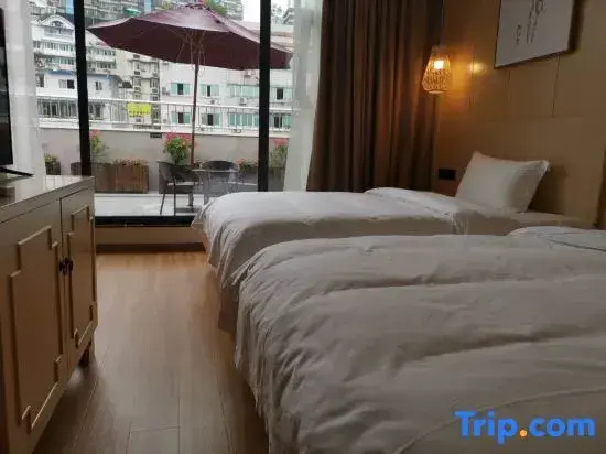 Deluxe room with courtyard view