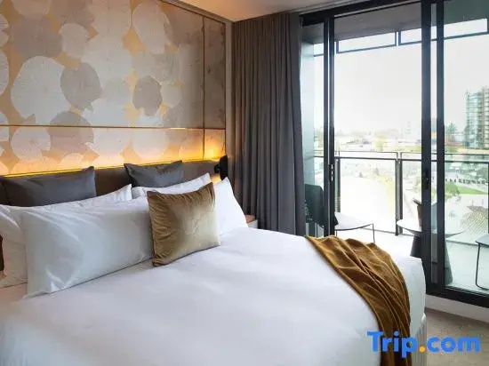1 Bedroom Suite with balcony