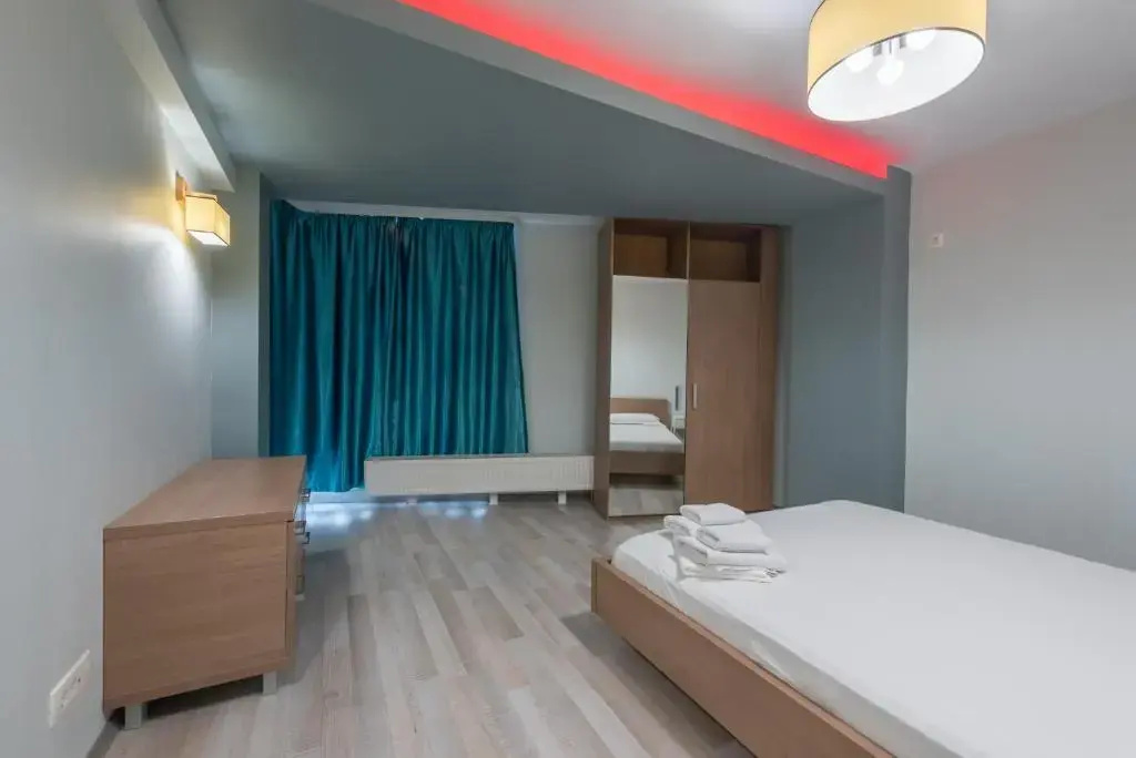 3 Bedrooms Apartment