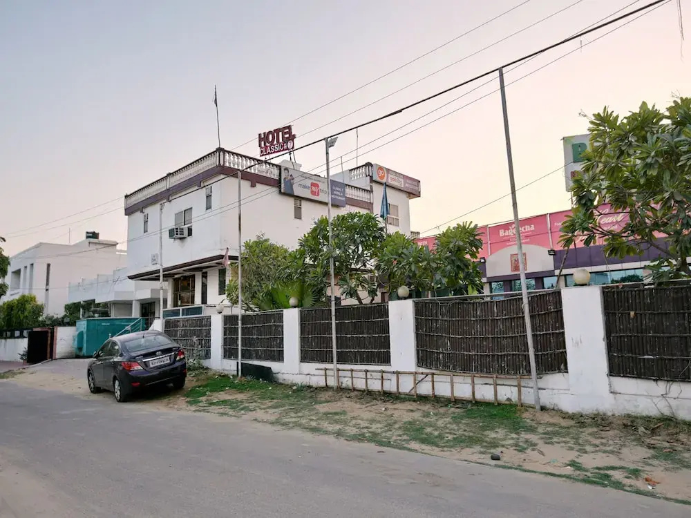OYO 11754 Hotel Classic 7