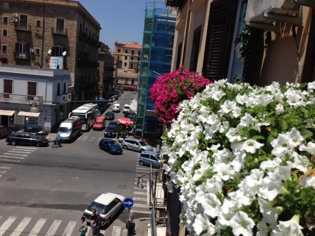 Standard Double room with balcony (full double bed)