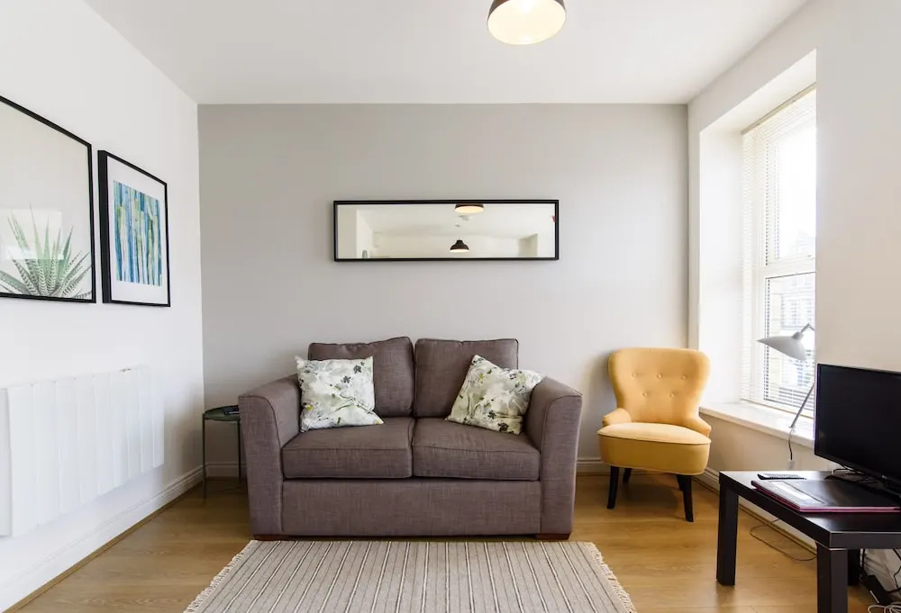 2 88A Albany Road