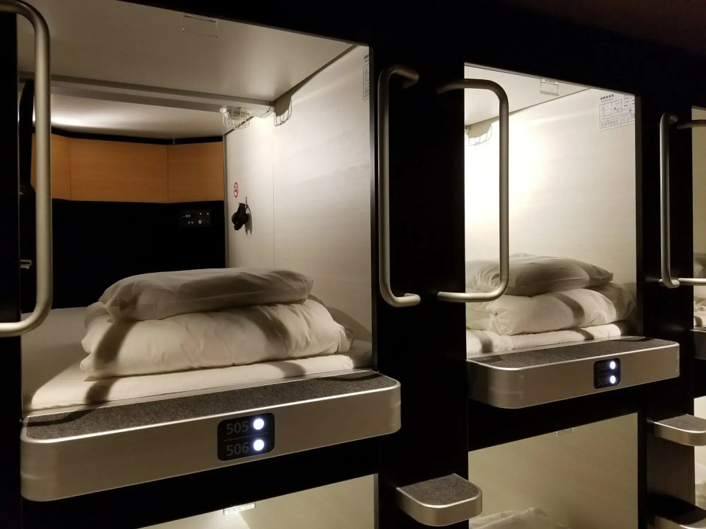 Glansit Akihabara Comfort Capsule Hotel — фото