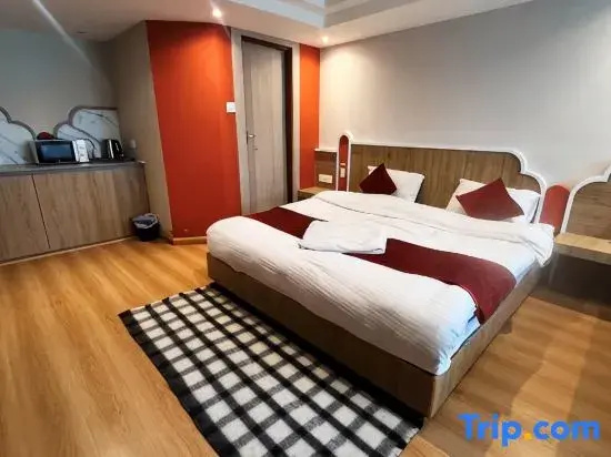 1 Bedroom Apartment with balcony