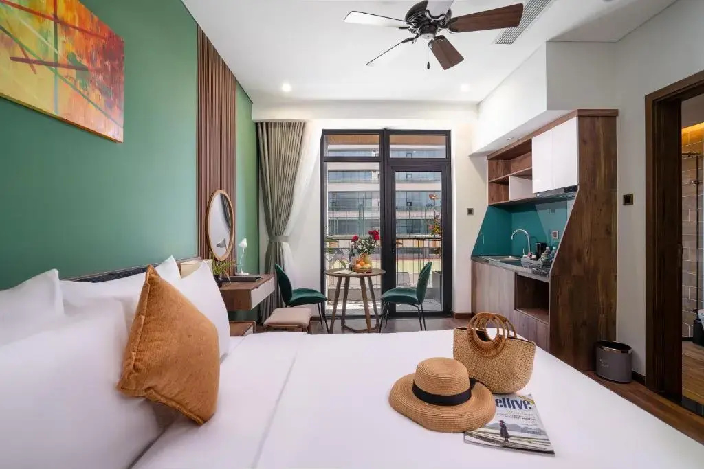 Double Studio with balcony and with city view (full double bed)
