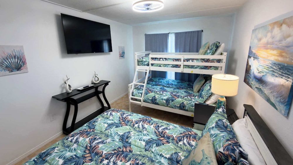 Walkable Location - 99 Steps to Beach - Pool — 4
