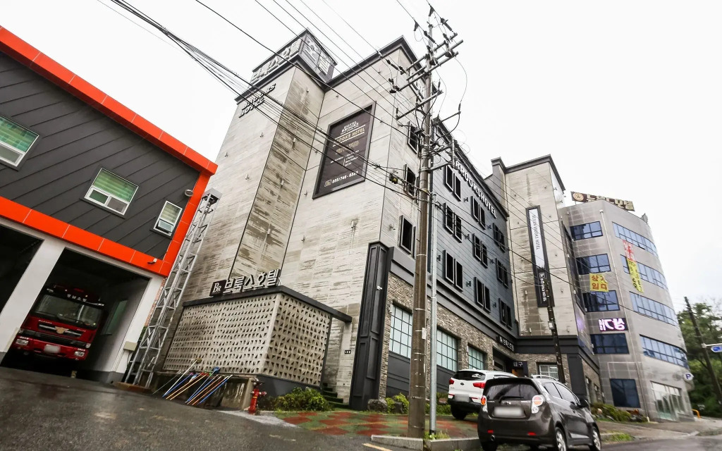 Jinju Brooks Hotel — фото