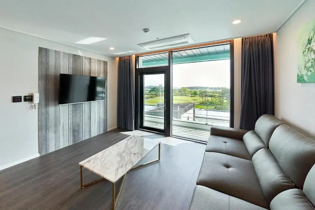 2 Bedrooms Suite