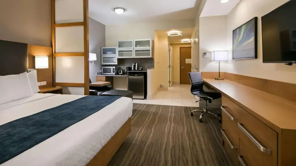 Best Western Plus Sawridge Suites - Chambres