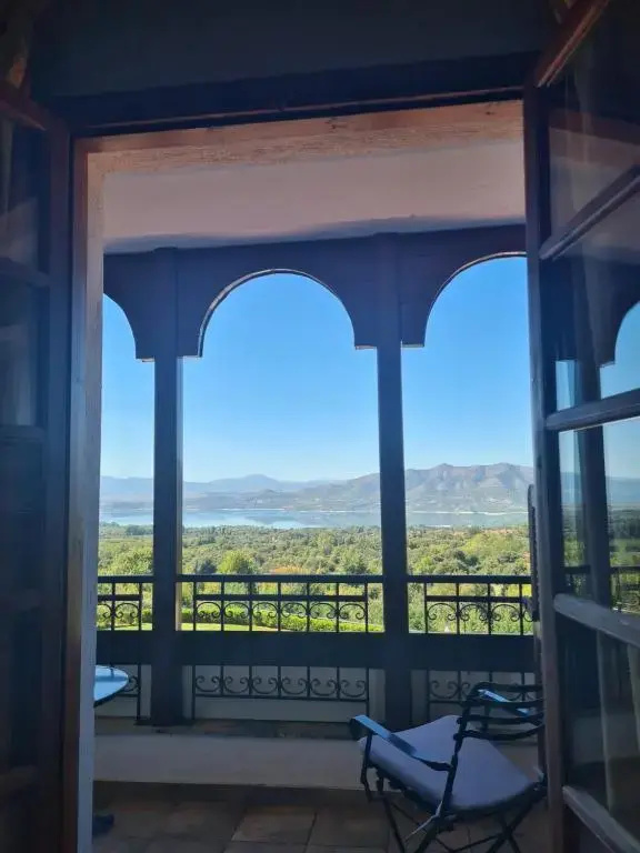 Standard Double room with lake view (full double bed)