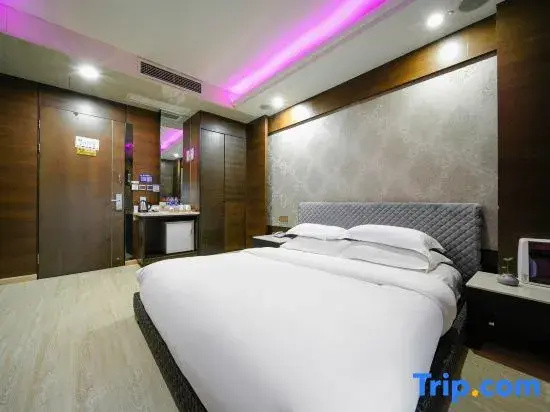 Business Double room (full double bed)