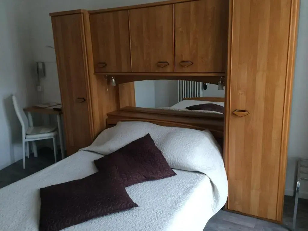 Standard Double room (full double bed)