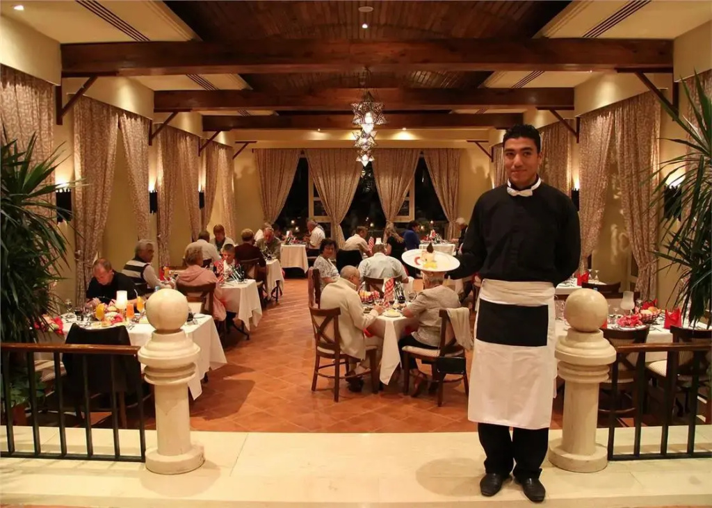 Pickalbatros Royal Grand Sharm - Adults Friendly 16 Years Plus: Enjoy a seated meal in a warmly lit dining room with table service.