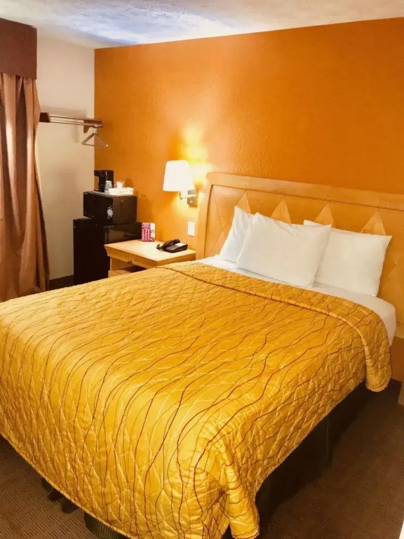 Lyons Inn - 2